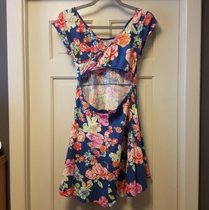 Gorgeous stretchy sz large cut out back dress